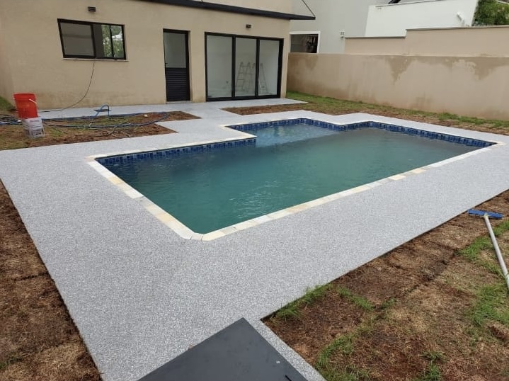 Fornecer e instalar revestimentos de fachada com Fulget Tradicional (granito lavado) e/ou Granilha (fulget acrílico), bem como Pisos em Fulget. Sempre com o máximo de qualidade para superar as expectativas de satisfação dos clientes.